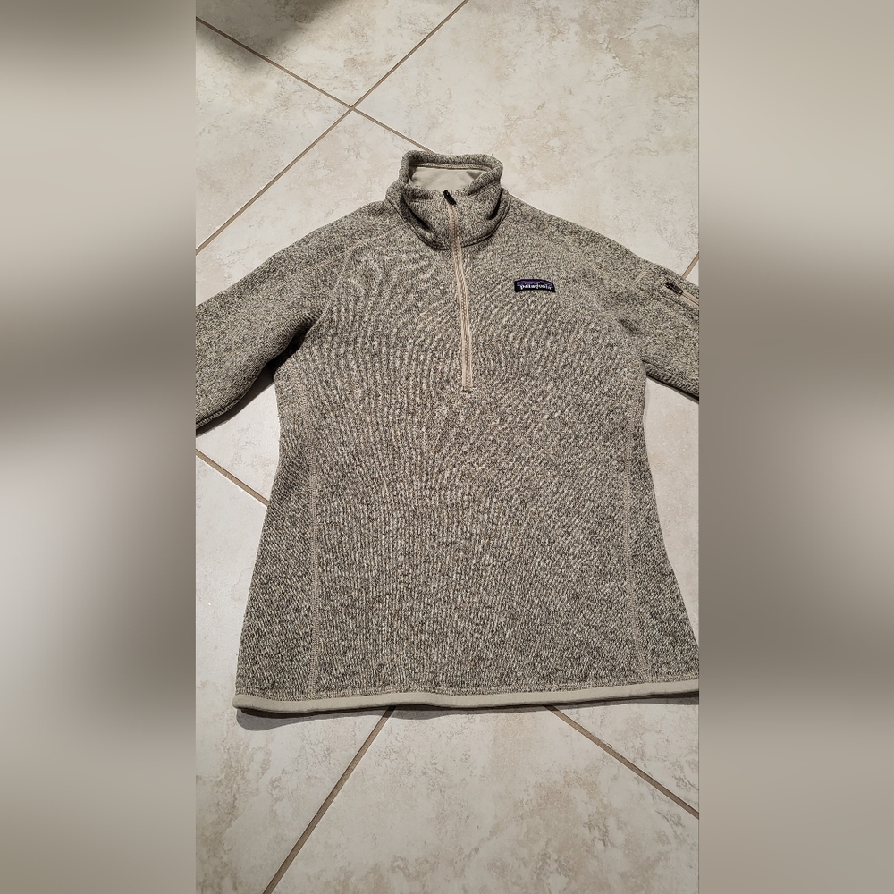 Women XS Patagonia Gray Zip Up Sweater with Classic Design